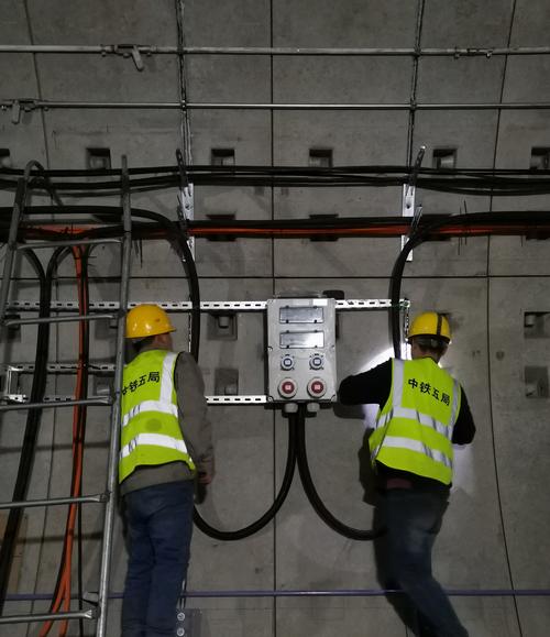 上海地鐵18號線3標(biāo)機電安裝工程順利通過預(yù)驗收