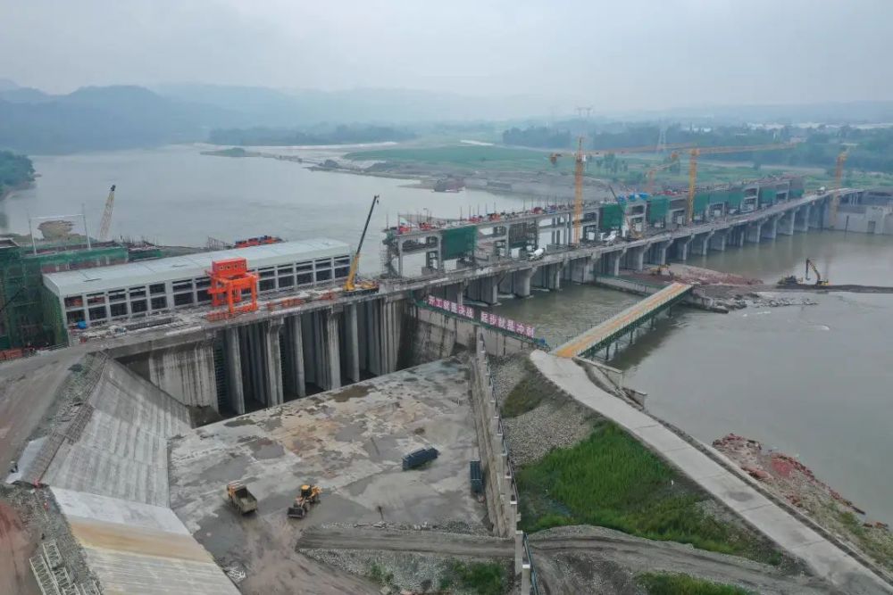 岷江虎渡溪航電樞紐工程迎來(lái)關(guān)鍵進(jìn)展 首臺(tái)機(jī)組預(yù)計(jì)8月并網(wǎng)發(fā)電